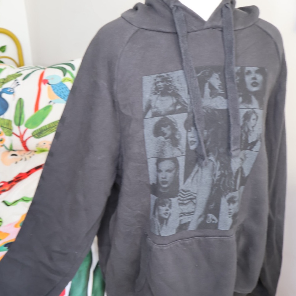 Taylor Swift Black Graphic Sweatshirt